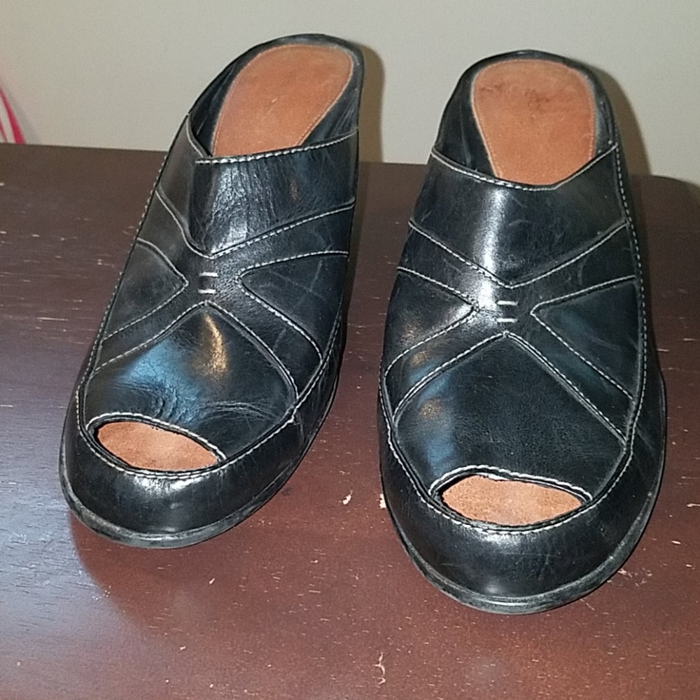Black aersoles peep toe heeled mule